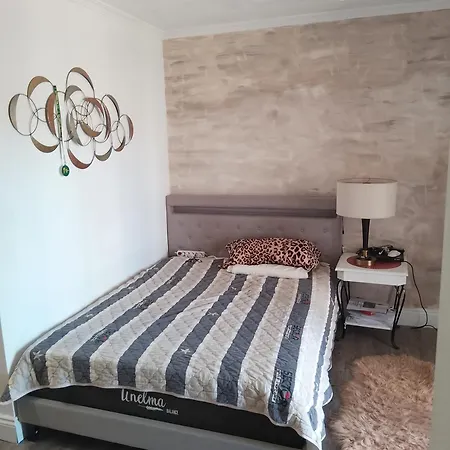 Room 4*